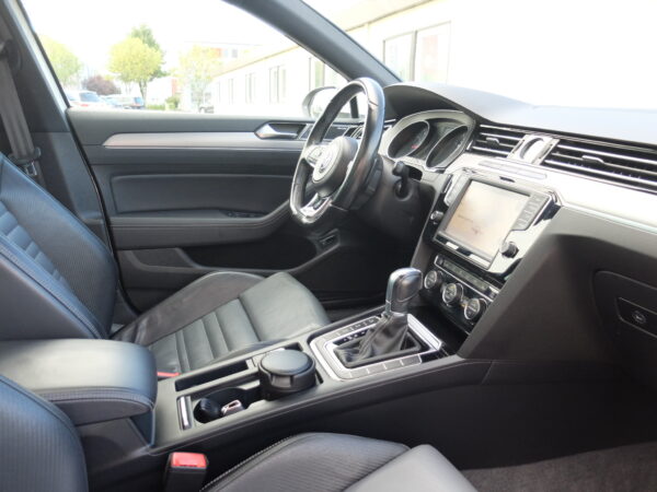VW Passat Variant 2,0 TSi DSG R-Line – Bild 3