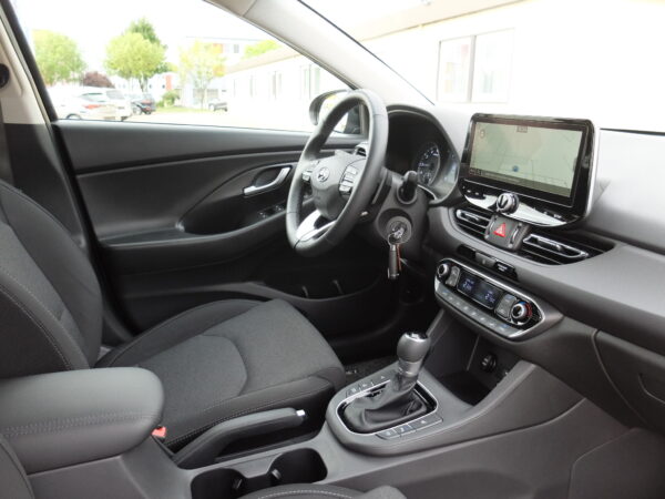 Hyundayi i 30 Kombi Automatik – Bild 3