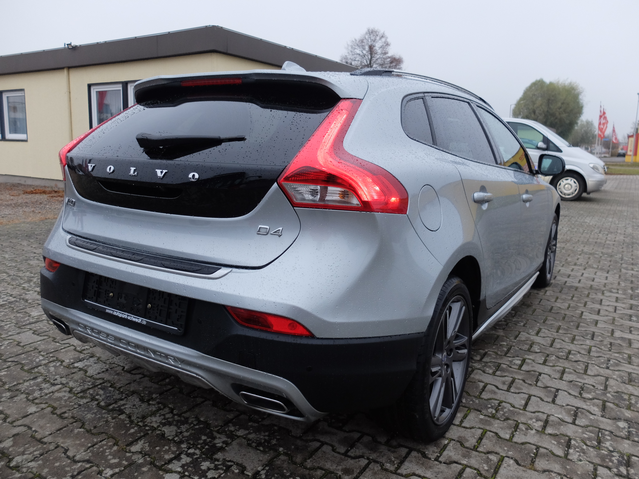 Volvo V 40 Cross Country D 4 Automatik – Bild 2