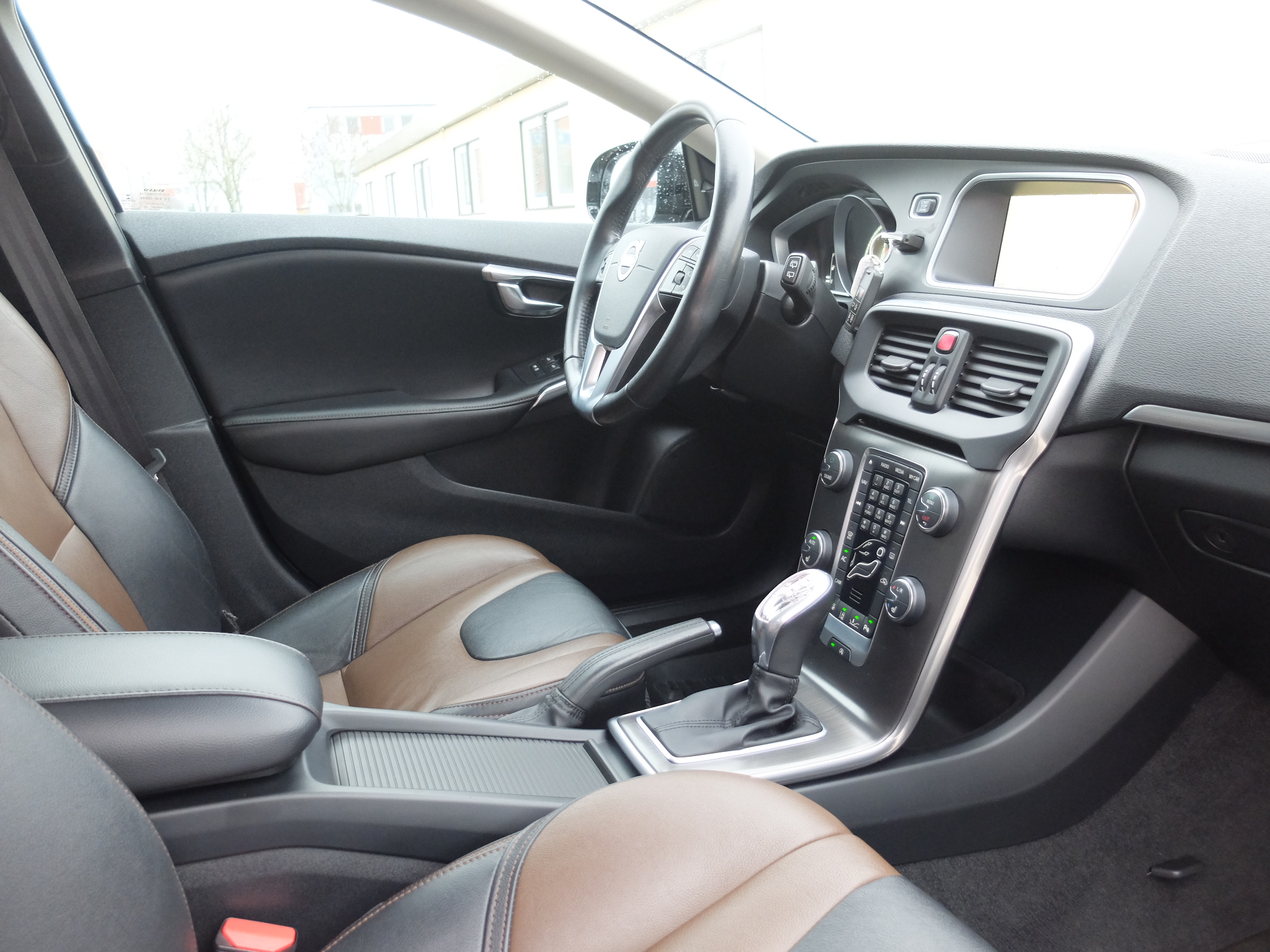 Volvo V 40 Cross Country D 4 Automatik – Bild 3