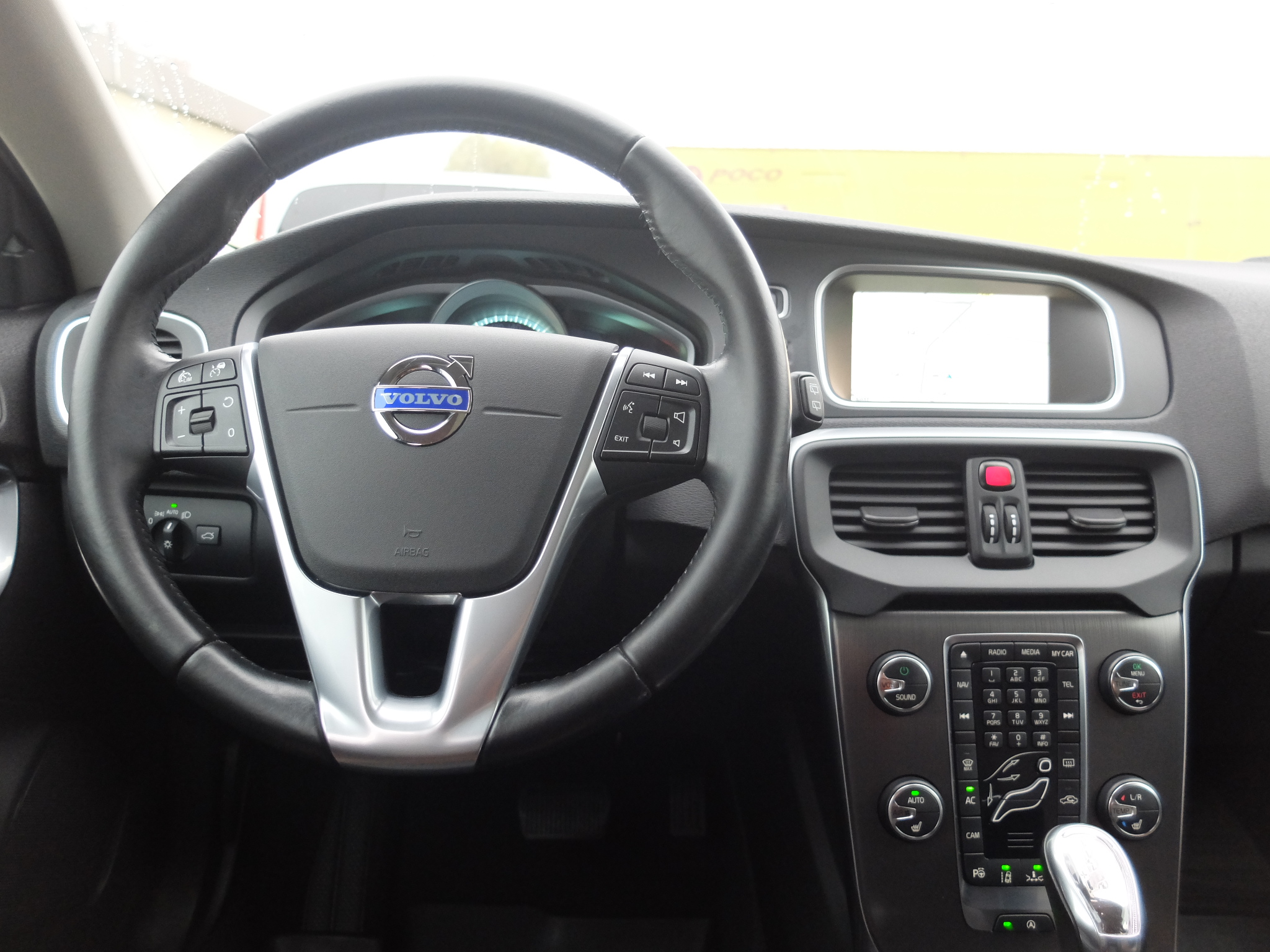 Volvo V 40 Cross Country D 4 Automatik – Bild 4