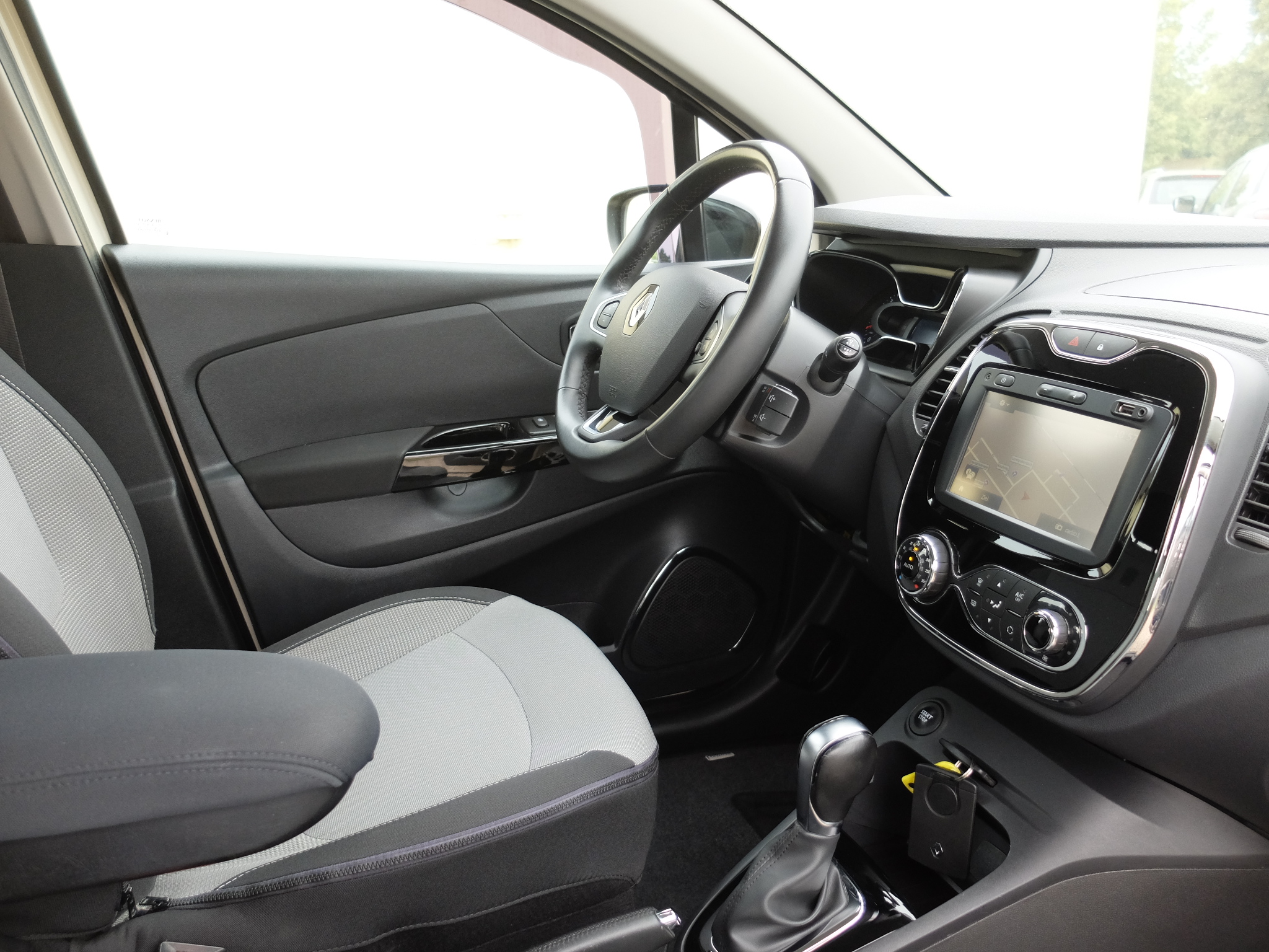 Renault Captur dCi 90 Automatik – Bild 3