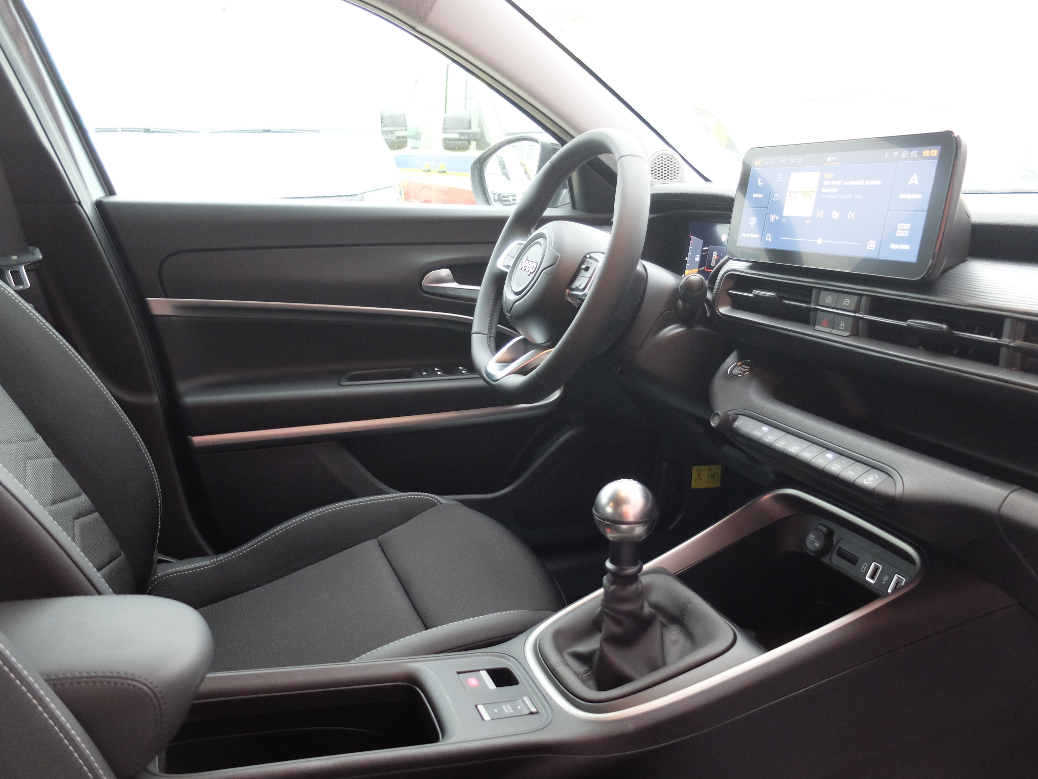 Jeep Avenger 1,2 i Attitude – Bild 3