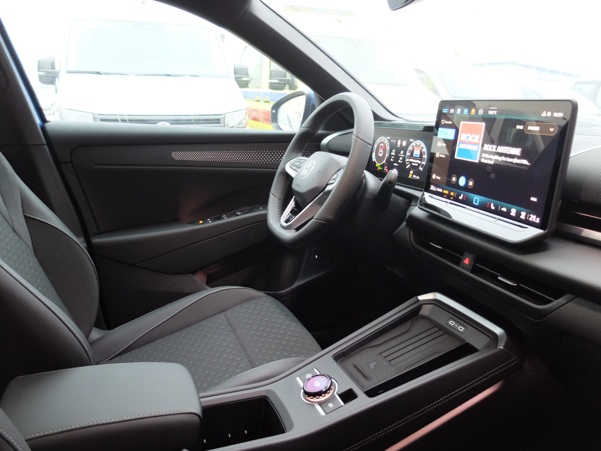 VW T-Roc 1,5 eTSi R-Line DSG – Bild 3